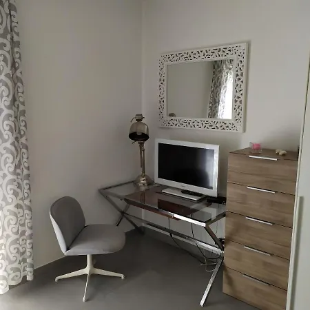 Cubo מלון דירות 4*