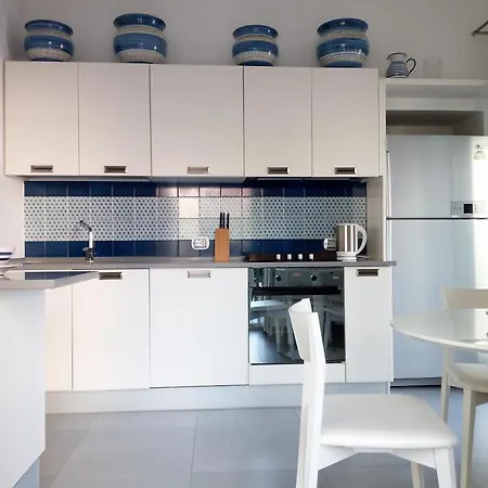 מלון דירות Cubo 4*
