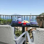Cubo Apartahotel