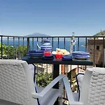 Cubo Apartahotel Vico Equense