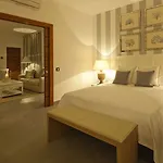 Cubo Apartahotel
