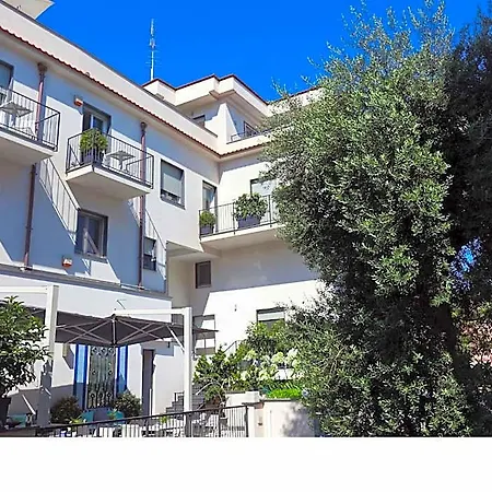 Apart-hotel Cubo 4*